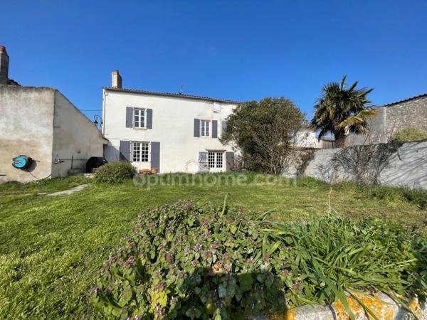 PROPRIETE/MAISON EN PIERRE A DEUX PAS DU CETRE VILLE DE LA ROCHELLE ET DE L 'ILE DE RE BEAU CORP DE FERME