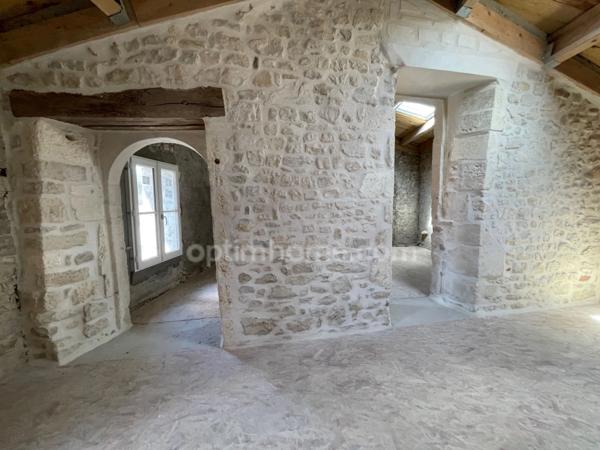 PROPRIETE/MAISON EN PIERRE A DEUX PAS DU CETRE VILLE DE LA ROCHELLE ET DE L 'ILE DE RE BEAU CORP DE FERME