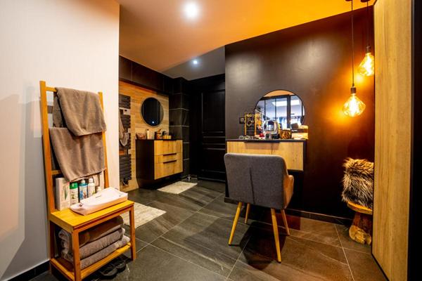 Maison de caractère de 261 m² sur 20 ares avec espaces de vie remarquables