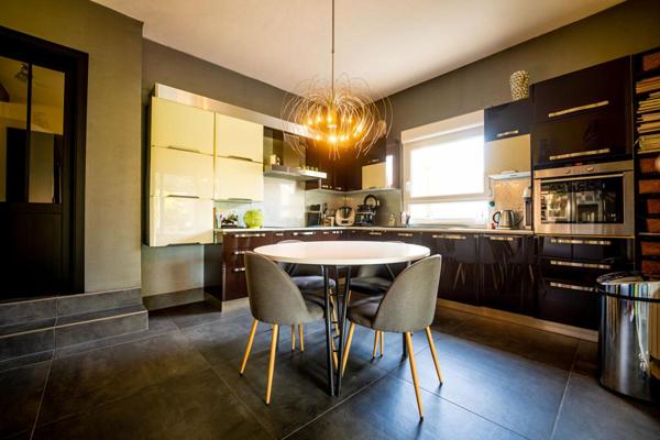 Maison de caractère de 261 m² sur 20 ares avec espaces de vie remarquables