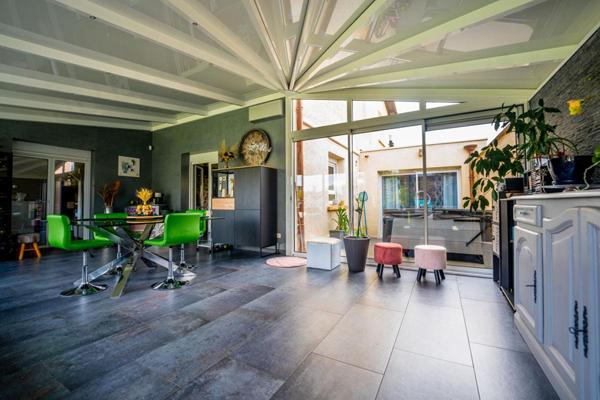 Maison de caractère de 261 m² sur 20 ares avec espaces de vie remarquables