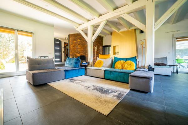 Maison de caractère de 261 m² sur 20 ares avec espaces de vie remarquables