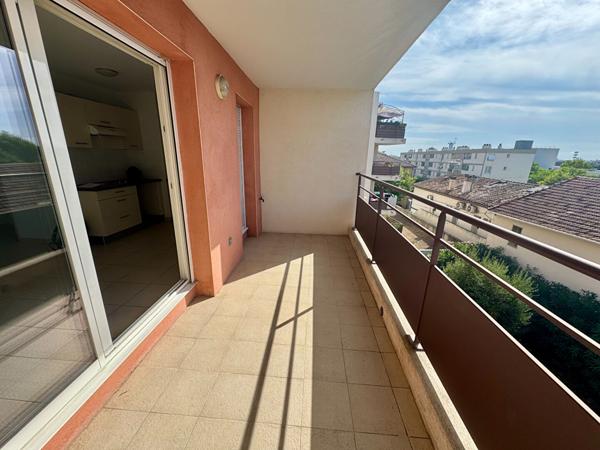Appartement Nimes 2 pièce(s) 45.26 M2 avec terrasse et parking