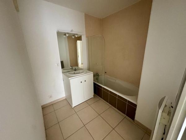 Appartement Nimes 2 pièce(s) 45.26 M2 avec terrasse et parking