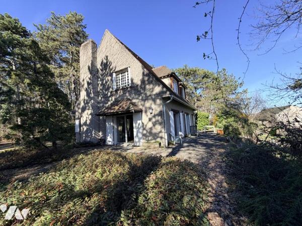 BEAUNE située au calme maison de 150 m² sur 2550 m² de terrain 