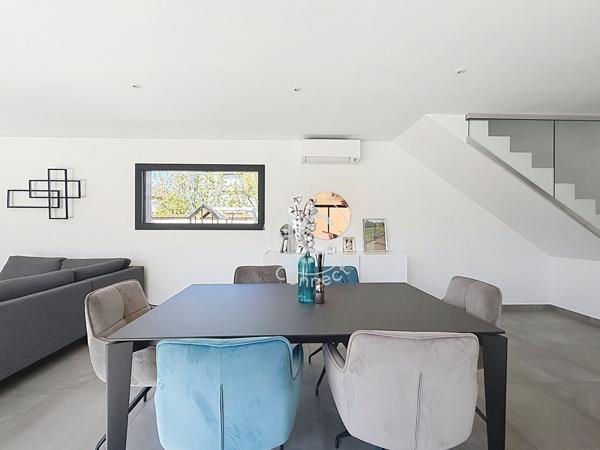 Élégante maison contemporaine avec piscine - Saint laurent de mure