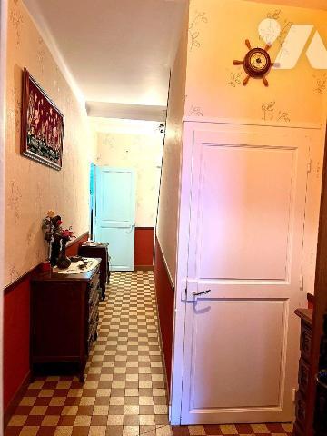 A VENDRE à AVALLON (89200), au c?ur du centre ville :
Un immeuble comprenant deux logements d'...