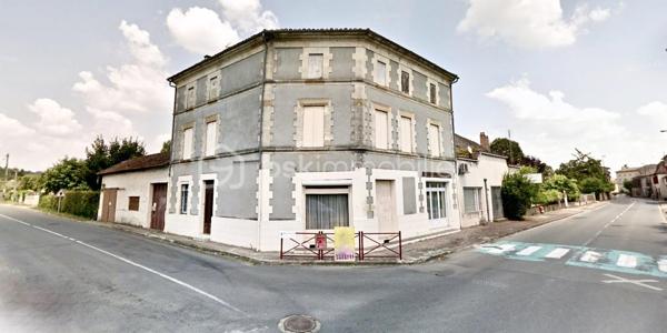 Venez découvrir cette spacieuse maison   de 400 m² répartie sur trois niveaux, située dans un bourg paisible à seulement 9 minutes de Pineuilh et 24 minutes de Bergerac, tout en étant proche de toutes commodités.

Elle se compose de :

5 chambres et 1 bureau répartis sur deux niveaux
Un vaste grenier de 132 m² aménageable offrant de nombreuses possibilités d’aménagement
Plusieurs dépendances extérieures
Terrain clos et arboré, idéal pour votre tranquillité et sécurité
Une cave et un puits pour l’alimentation de la maison
De nombreux travaux sont à prévoir, mais cette maison offre un énorme potentiel pour qui saura en faire un lieu de vie exceptionnel.
IDEAL INVESTISSEUR, possibilité de créer des appartements !

Ne manquez pas cette opportunité unique de personnaliser votre futur chez-vous !