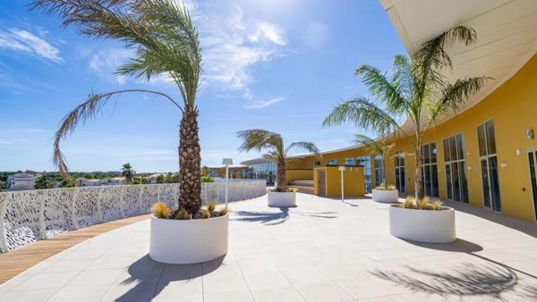 CAP D'AGDE. Village Naturiste. Duplex T2 en Rooftop avec Piscine, Jacuzzis et Garage Privatif