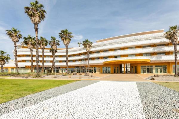 CAP D'AGDE. Village Naturiste. Duplex T2 en Rooftop avec Piscine, Jacuzzis et Garage Privatif