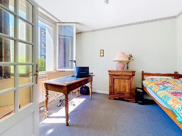 Appartement
         4 pièces
        - 76 m² Exclusivité 120 000 € *