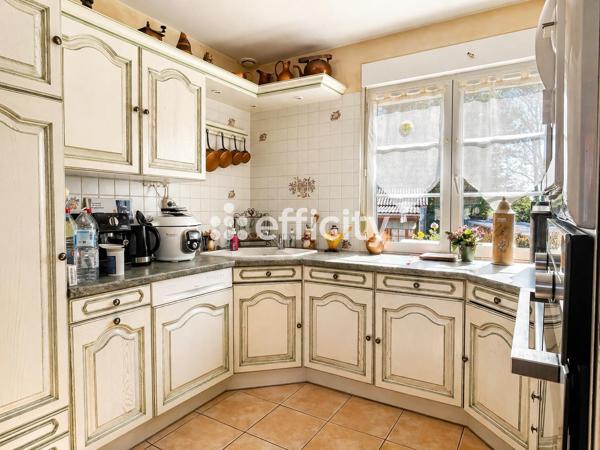 Maison
         5 pièces
        - 123 m² 263 800 € *