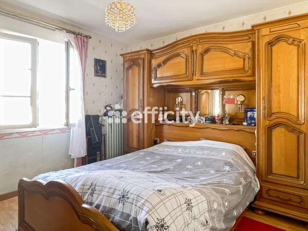 Maison
         5 pièces
        - 123 m² 263 800 € *
