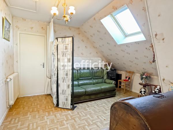 Maison
         5 pièces
        - 123 m² 263 800 € *