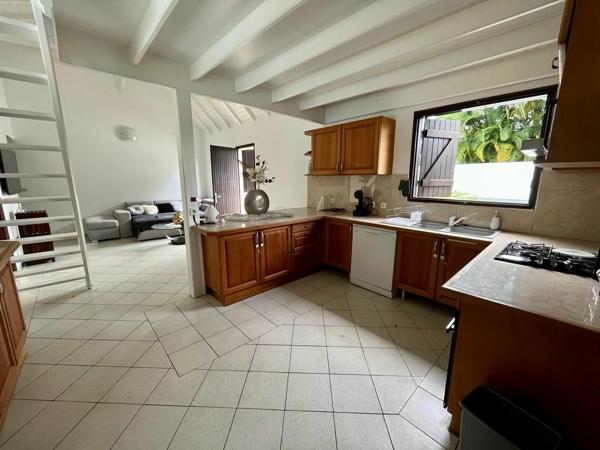 Maison à louer    5 pièces • 100 m2 Morne-à-l'Eau