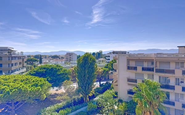 Appartement à vendre    3 pièces • 62,74 m2 Fréjus