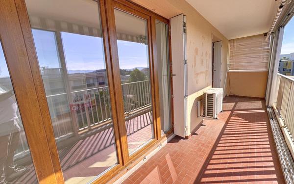 Appartement à vendre    3 pièces • 62,74 m2 Fréjus