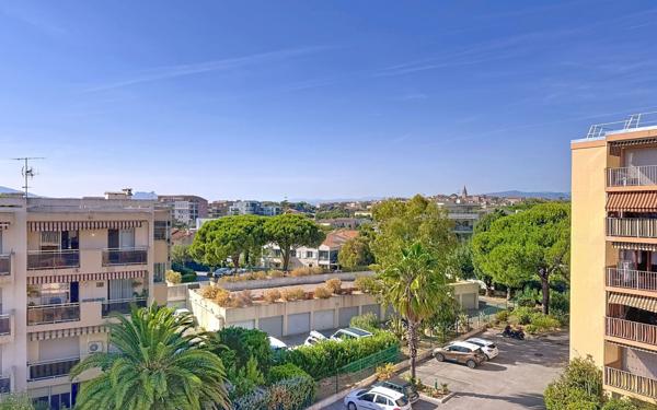 Appartement à vendre    3 pièces • 62,74 m2 Fréjus