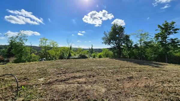 Terrain à bâtir - borné - viabilisé - assainissement collectif