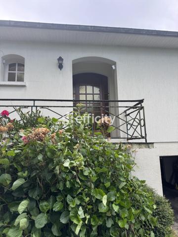 Maison
         6 pièces
        - 184 m² 332 325 € *
