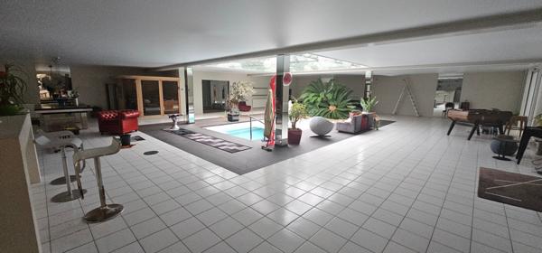 Superbe Propriété avec Centre Wellness Piscine, Sauna