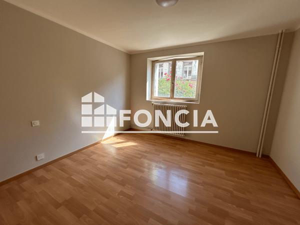 Location Appartement 3 pièces 71.22 m² - 32 RUE DE CAMONIL Rodez 12000