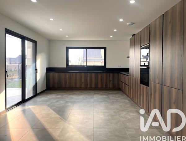 Maison à vendre 6 pièces 172 m² Saint-Barthélemy-d'Anjou