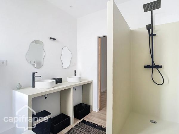 Maison rénovée 7 pièces + studio THOUARS (79)