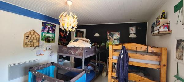 Maison en pierre au coeur du village, 3 chambres, terrain 14 ares, à deux pas des écoles !