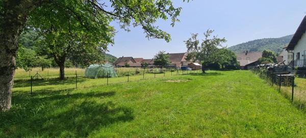 Maison en pierre au coeur du village, 3 chambres, terrain 14 ares, à deux pas des écoles !