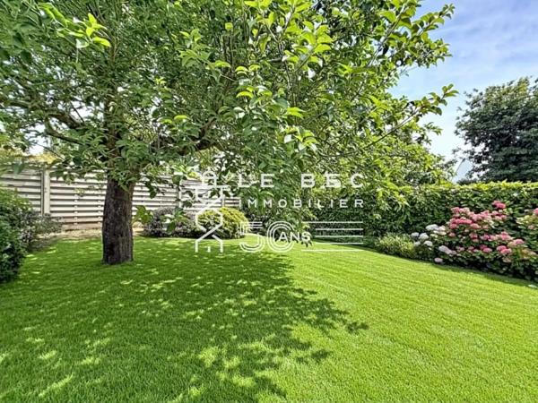 PLOEMEUR : Maison mitoyenne proche bourg