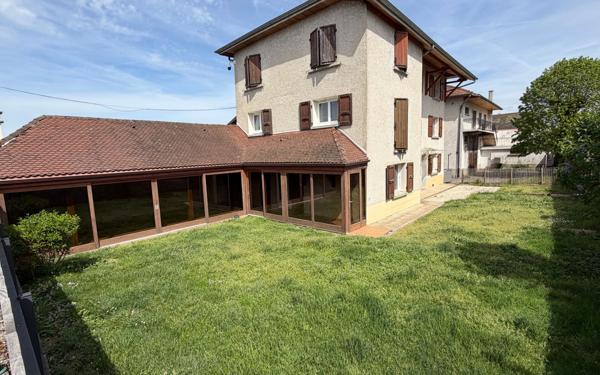 Maison à vendre    10 pièces • 317 m2 Saint-Étienne-de-Saint-Geoirs
