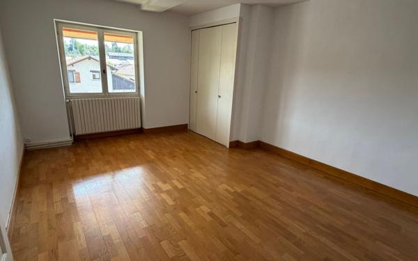 Maison à vendre    10 pièces • 317 m2 Saint-Étienne-de-Saint-Geoirs