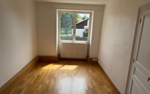 Maison à vendre    10 pièces • 317 m2 Saint-Étienne-de-Saint-Geoirs