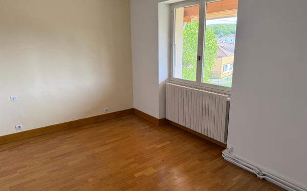 Maison à vendre    10 pièces • 317 m2 Saint-Étienne-de-Saint-Geoirs