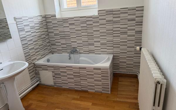 Maison à vendre    10 pièces • 317 m2 Saint-Étienne-de-Saint-Geoirs
