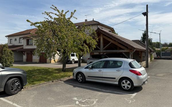 Maison à vendre    10 pièces • 317 m2 Saint-Étienne-de-Saint-Geoirs