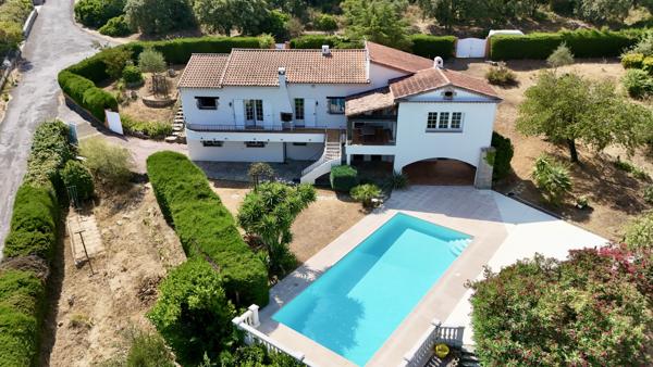Maison
         6 pièces
        - 205 m² Bien prestige 850 000 € *