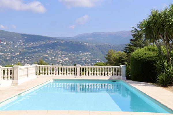 Maison
         6 pièces
        - 205 m² Bien prestige 850 000 € *
