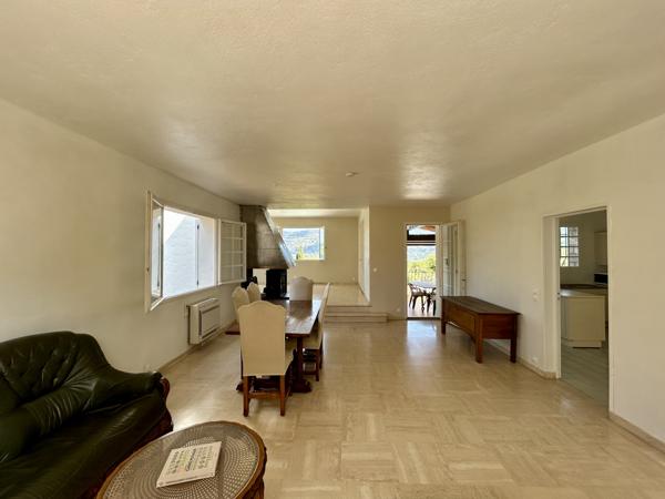 Maison
         6 pièces
        - 205 m² Bien prestige 850 000 € *