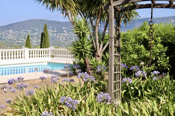 Maison
         6 pièces
        - 205 m² Bien prestige 850 000 € *