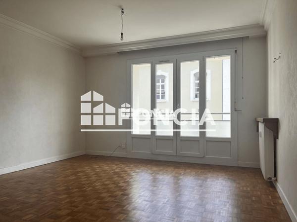 Location Appartement 2 pièces 60.56 m² - 10 RUE JEAN BOCQ Grenoble 38000