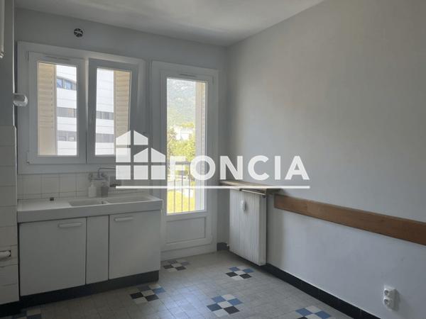 Location Appartement 2 pièces 60.56 m² - 10 RUE JEAN BOCQ Grenoble 38000