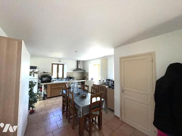 Adorable maison en pierres rénovée avec dépendance et superbe terrain