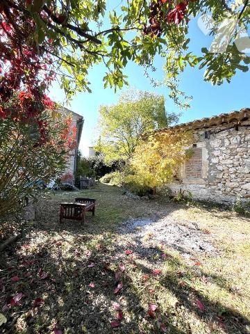 Adorable maison en pierres rénovée avec dépendance et superbe terrain