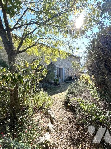 Adorable maison en pierres rénovée avec dépendance et superbe terrain