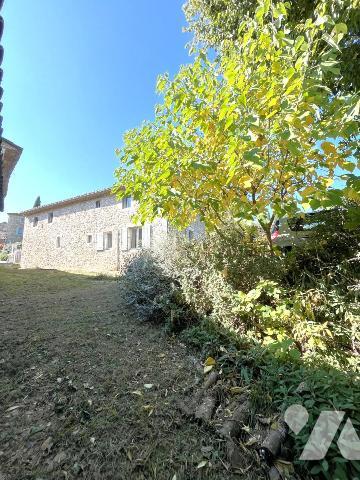 Adorable maison en pierres rénovée avec dépendance et superbe terrain