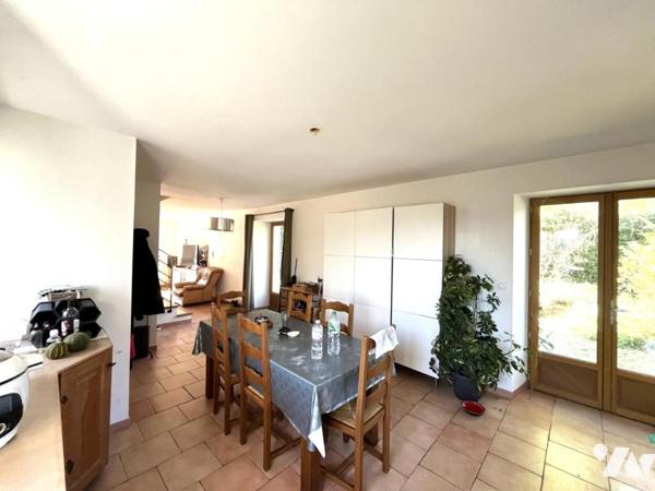 Adorable maison en pierres rénovée avec dépendance et superbe terrain