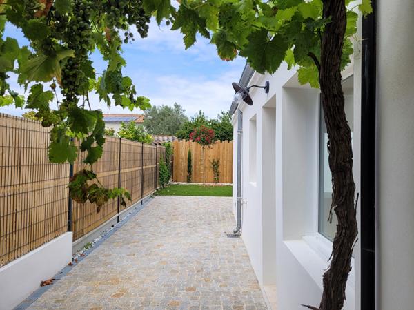 Rochefort secteur calme maison de 112 m² de type 4 - 2 salles d'eau - jardin intime