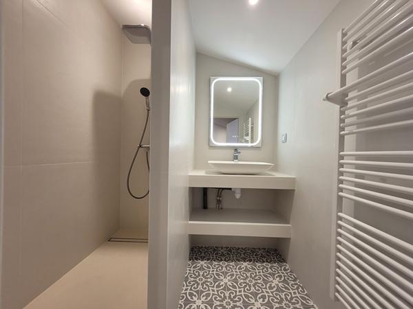 Rochefort secteur calme maison de 112 m² de type 4 - 2 salles d'eau - jardin intime